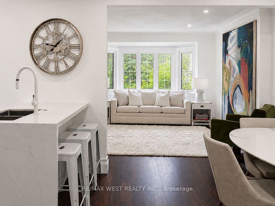12 Brentwood Road S, Toronto, ON M8Z 3N2 – main photo