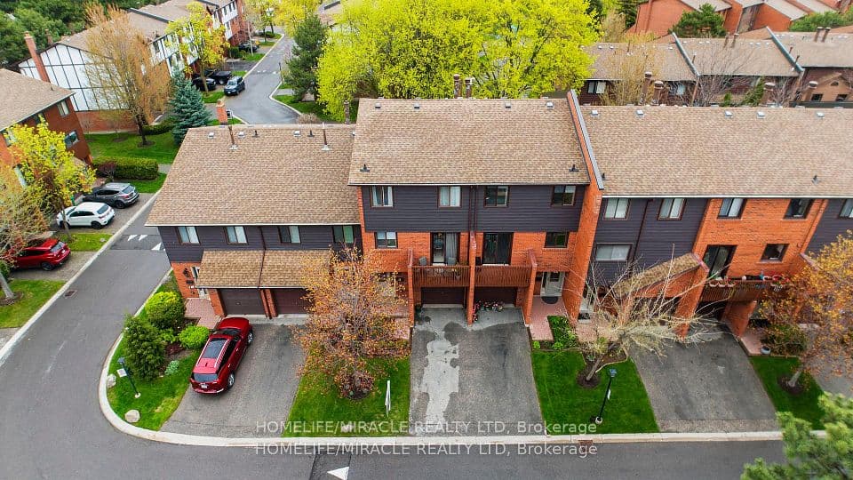 4165 Fieldgate Drive 32, Mississauga, ON L4W 2M9 – main photo