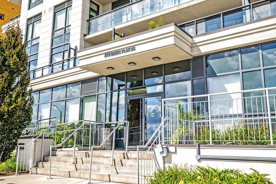 840 Queen's Plate Drive 612, Toronto, ON M9W 0E7 – photo 3
