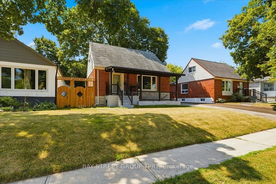 134 Clearbrooke Circle, Toronto, ON M9W 2G1 – photo 2