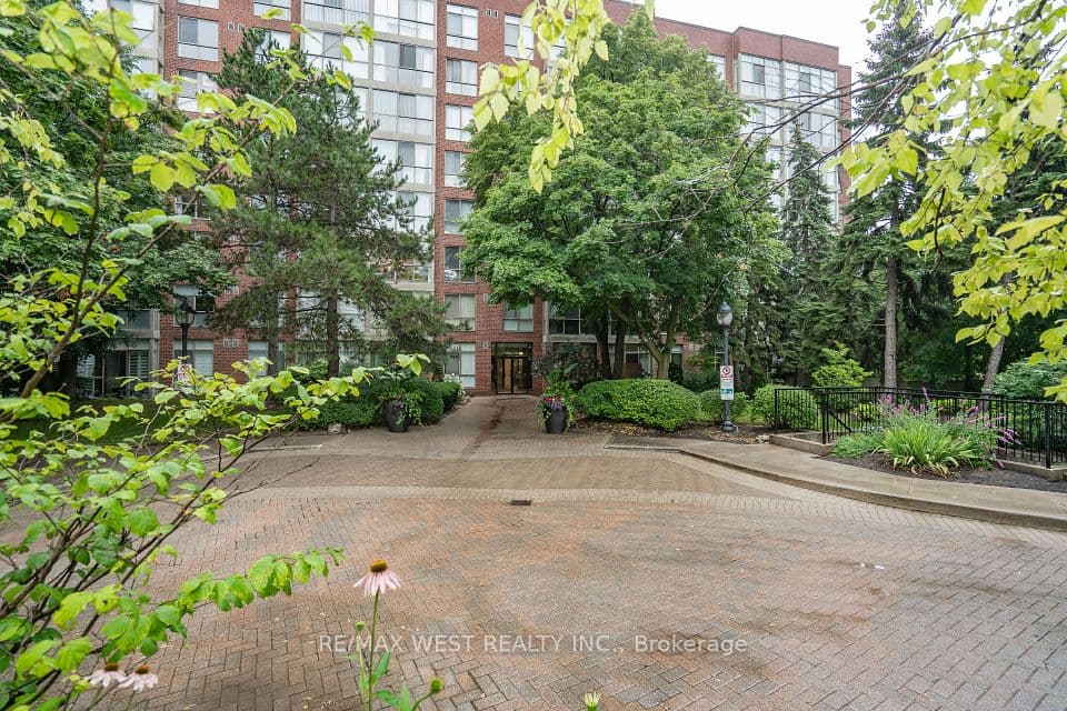 24 Southport Street 749, Toronto, ON M6S 4Z1 – main photo