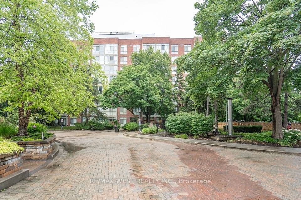 24 Southport Street 749, Toronto, ON M6S 4Z1 – photo 3