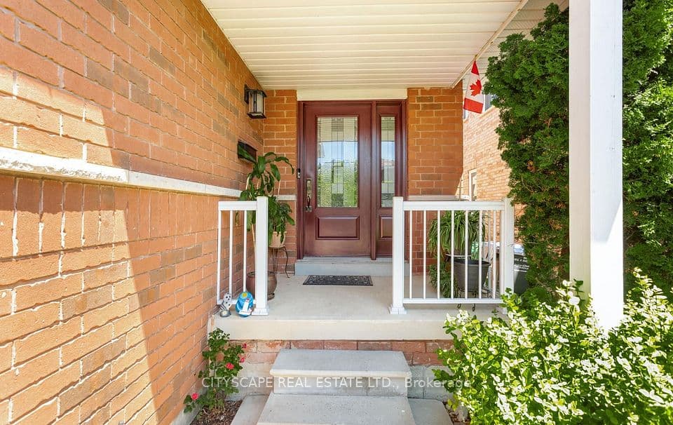 5685 Topaz Place, Mississauga, ON L5M 7B8 – photo 2