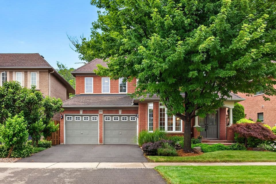 211 Creek Path Avenue, Oakville, ON L6L 6T5 – main photo