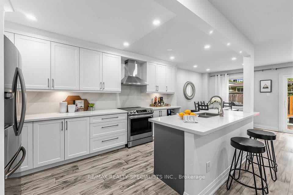 405 Hyacinthe Boulevard 7, Mississauga, ON L5A 3N1 – main photo