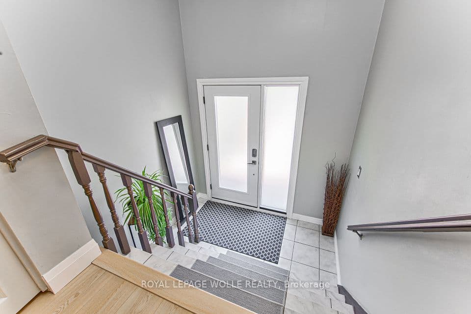2560 Palisander Avenue, Mississauga, ON L5B 2L2 – photo 3