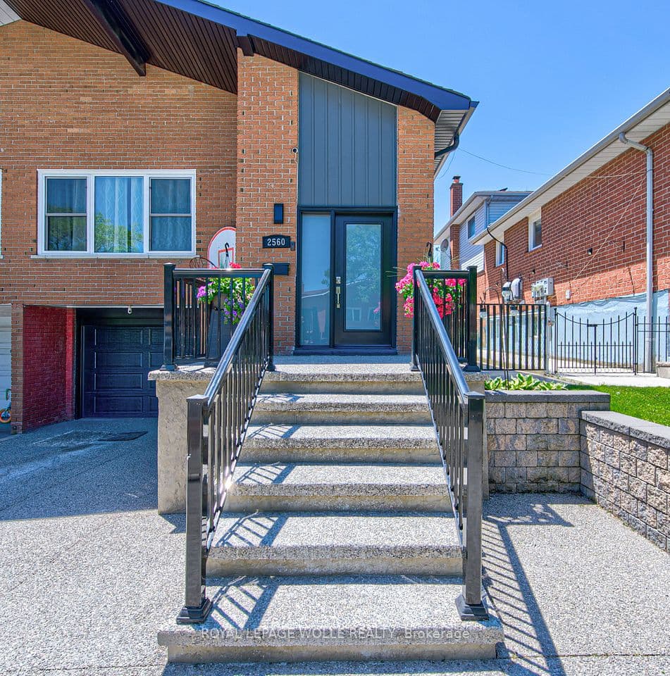 2560 Palisander Avenue, Mississauga, ON L5B 2L2 – photo 2