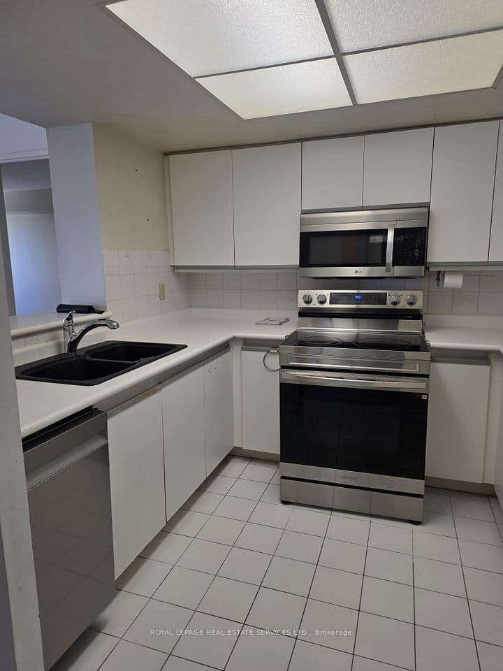 335 Webb Drive 708, Mississauga, ON L5B 4A1 – main photo