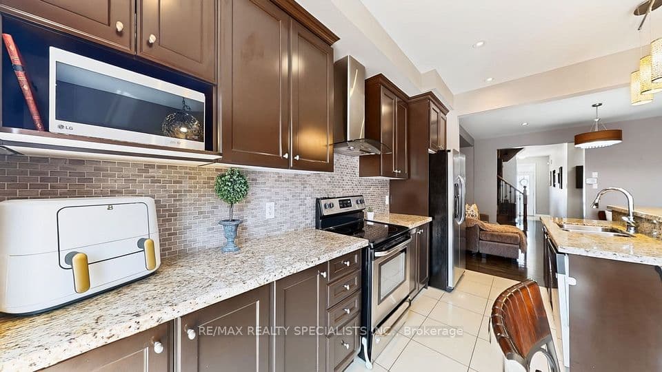30 Pendulum Circle, Brampton, ON L6R 3N6 – photo 3