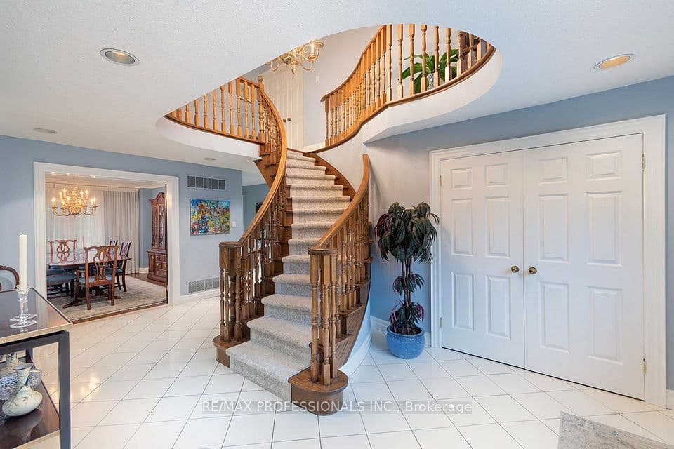 1820 Shady Creek Court, Mississauga, ON L5L 3W2 – photo 3