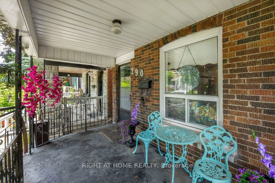 290 Mcroberts Avenue, Toronto, ON M6E 4P7 – photo 3