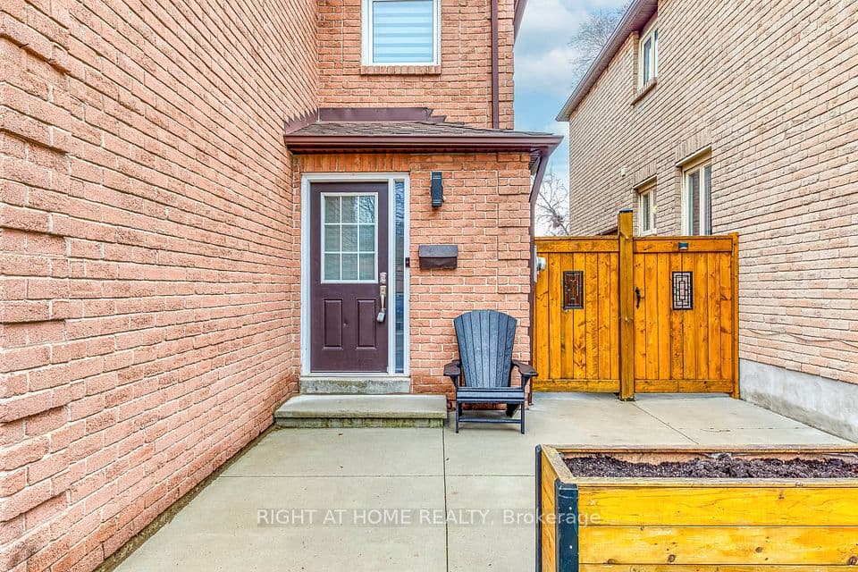 4164 Forest Fire Crescent, Mississauga, ON L4W 3P5 – photo 2