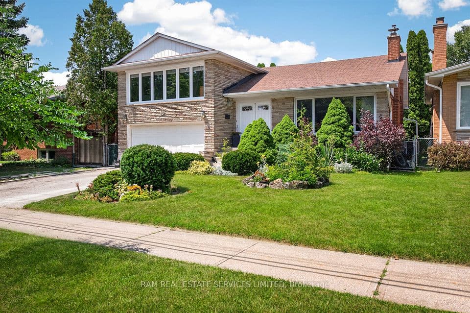 46 Summitcrest Drive, Toronto, ON M9P 1H3 – photo 2