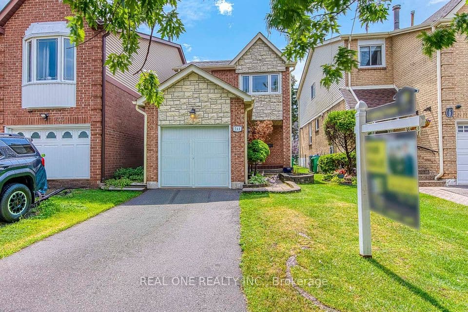 741 Queensbridge Drive, Mississauga, ON L5C 3T3 – photo 2