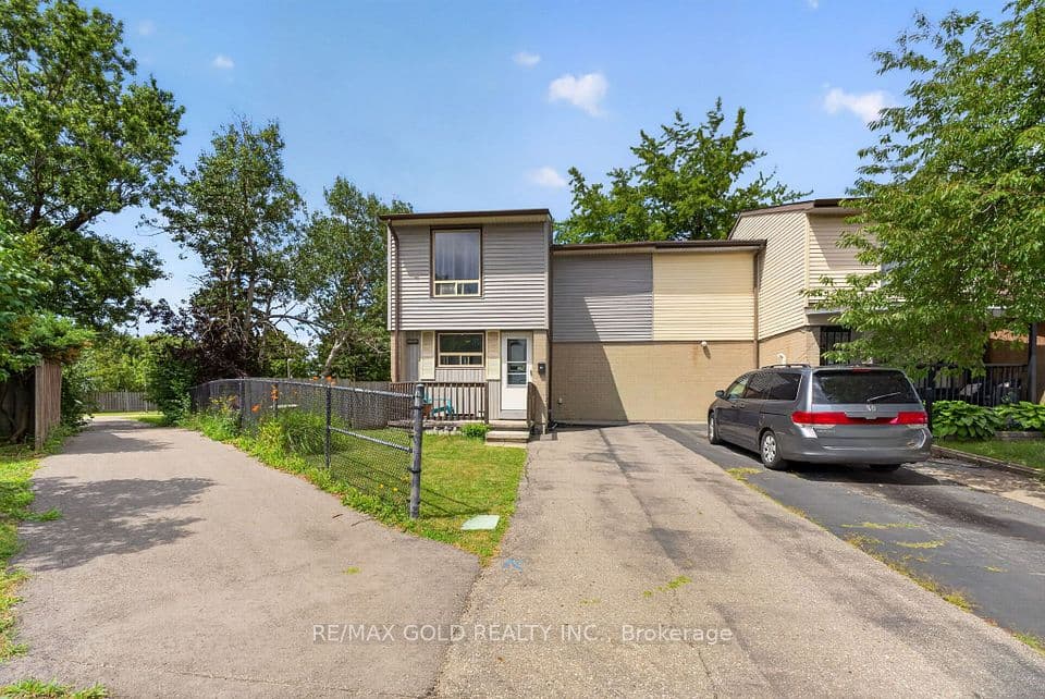 13 Gold Pine Court, Brampton, ON L6S 2K6 – photo 2