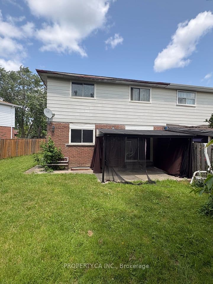 682 Eaglemount Crescent, Mississauga, ON L5C 1N9 – photo 3