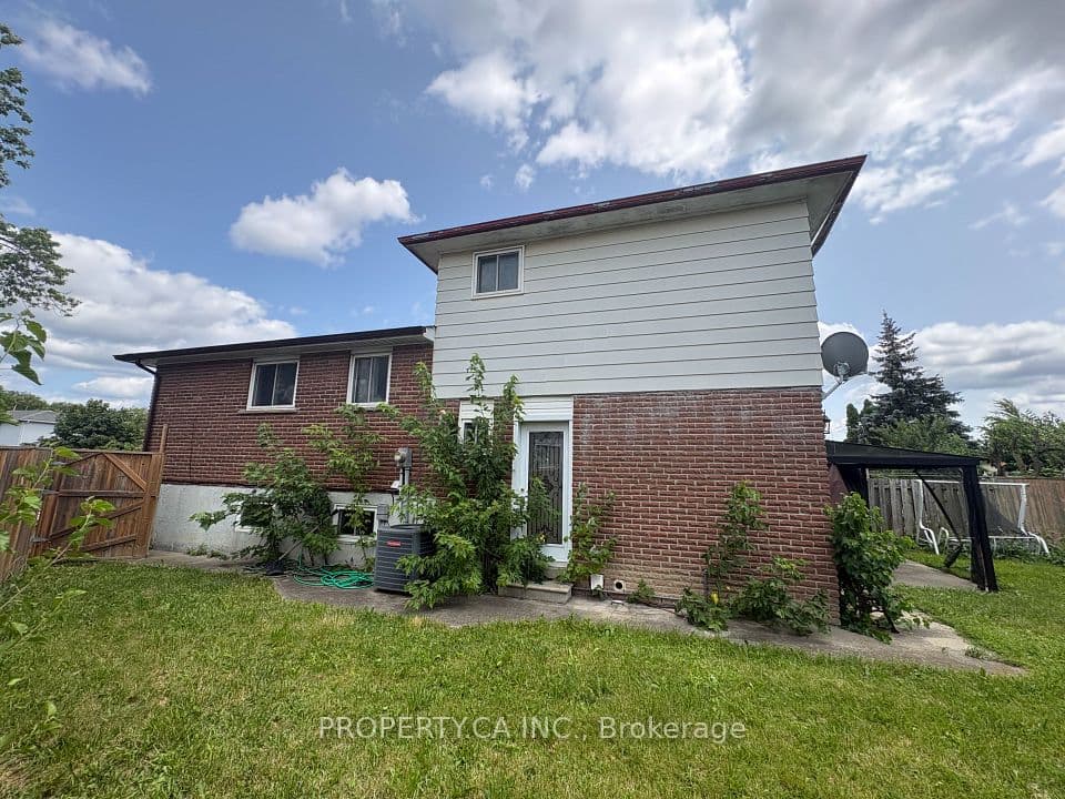 682 Eaglemount Crescent, Mississauga, ON L5C 1N9 – photo 2