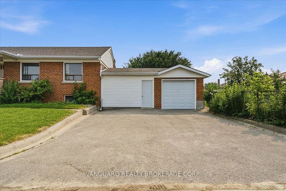 39 Camborne Avenue, Toronto, ON M3M 2P9 – photo 3