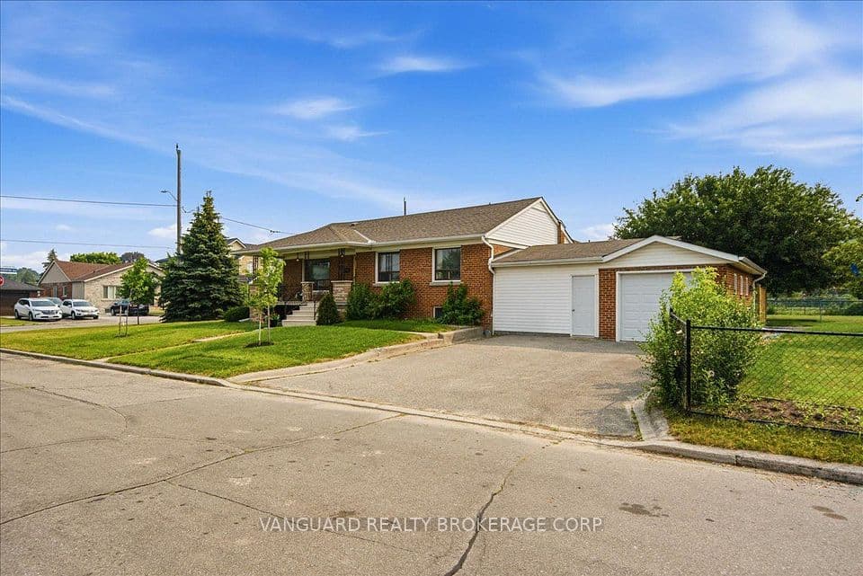 39 Camborne Avenue, Toronto, ON M3M 2P9 – photo 2