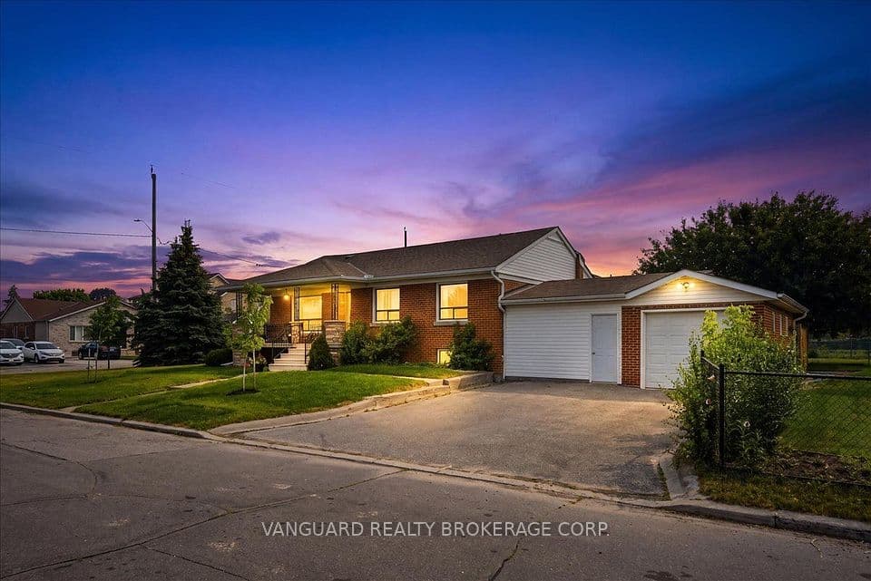 39 Camborne Avenue, Toronto, ON M3M 2P9 – main photo