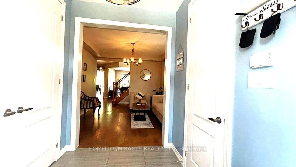 185 Thornbush Boulevard, Brampton, ON L7A 4R5 – photo 2
