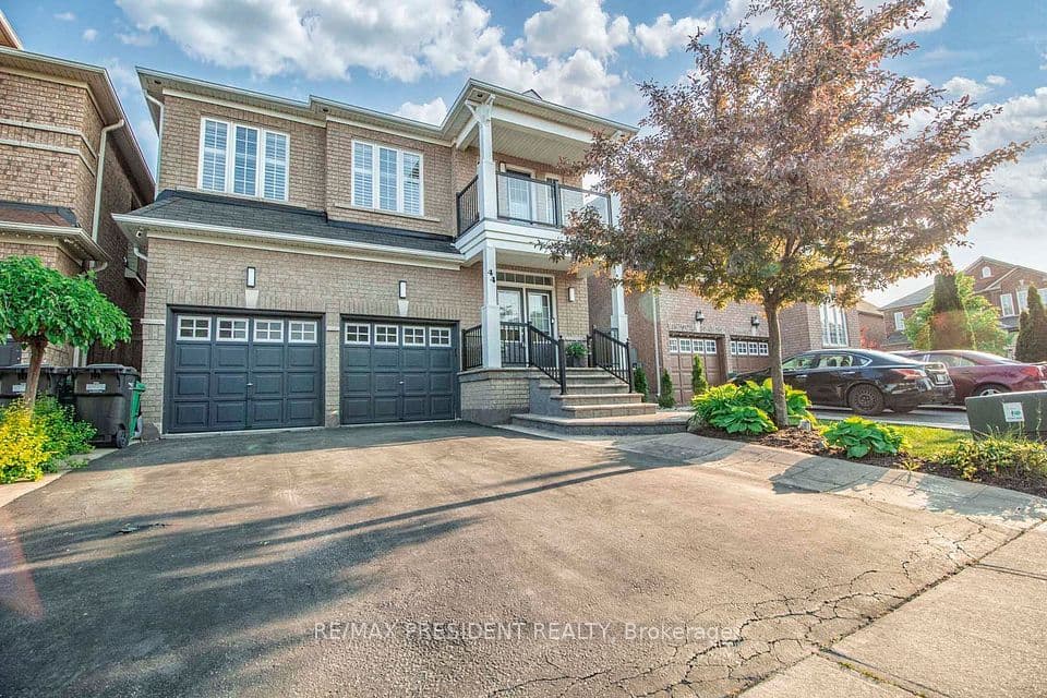 44 Robitaille Drive, Brampton, ON L6R 0H6 – main photo