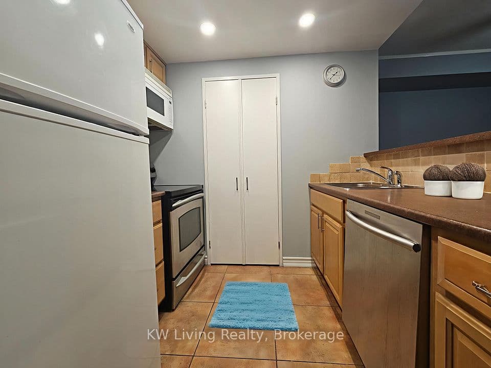 265 Enfield Place 1502, Mississauga, ON L5B 3Y7 – photo 3