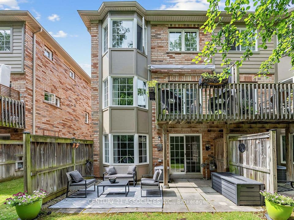 233 Duskywing Way 48, Oakville, ON L6L 0C5 – photo 2