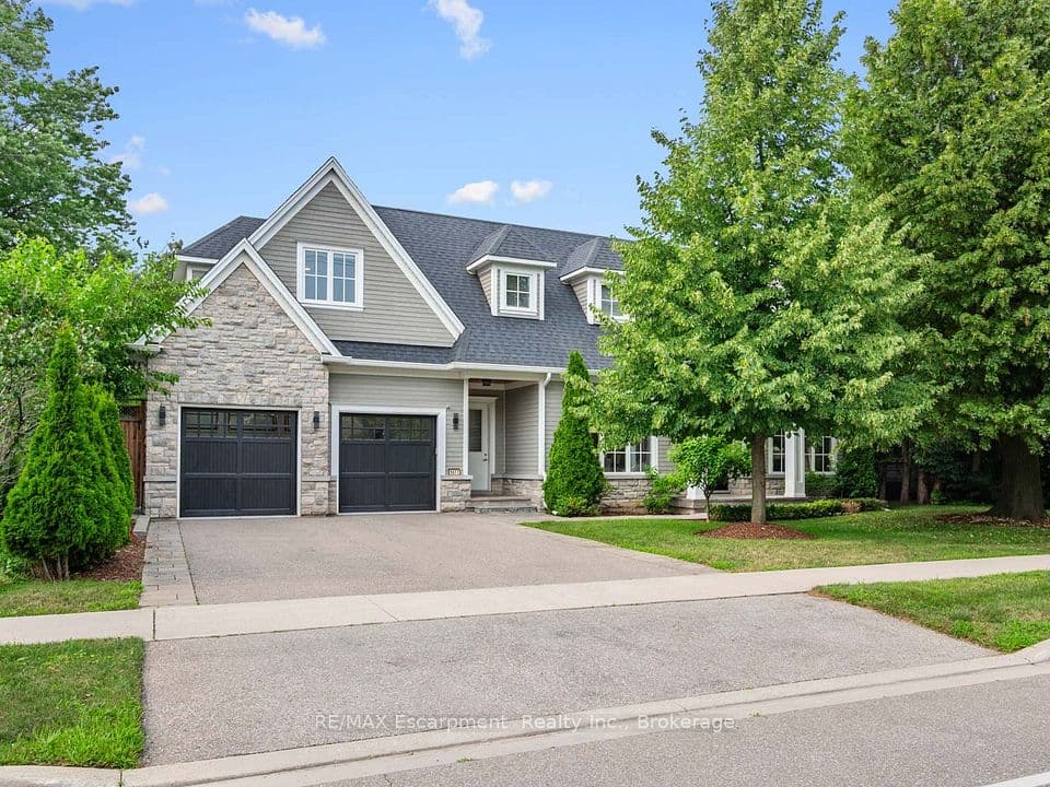 1077 Bridge Road, Oakville, ON L6L 2B6 – main photo
