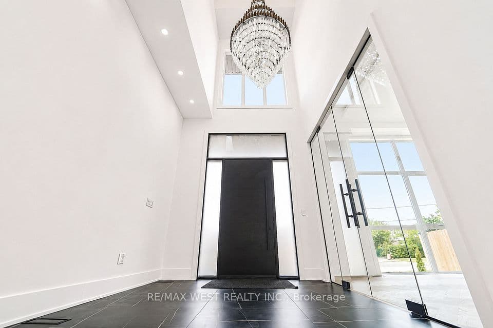 53 Celt Avenue, Toronto, ON M6A 1H2 – photo 3