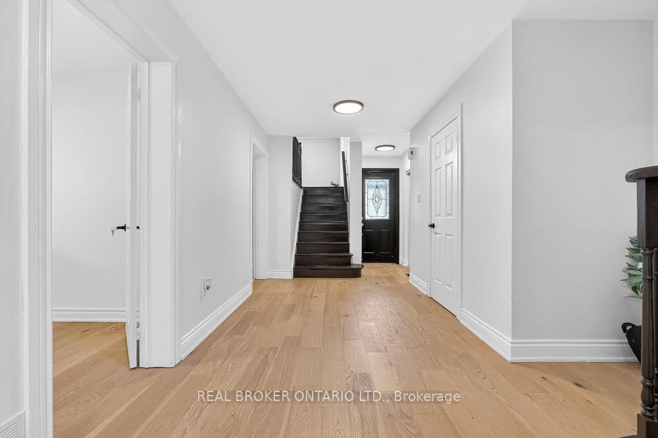 4326 Waterford Crescent, Mississauga, ON L5R 2B2 – photo 2