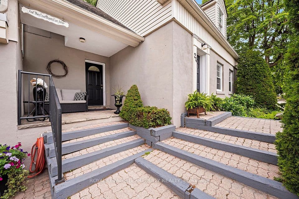 24 Rectory Road, Toronto, ON M9N 1P9 – photo 2