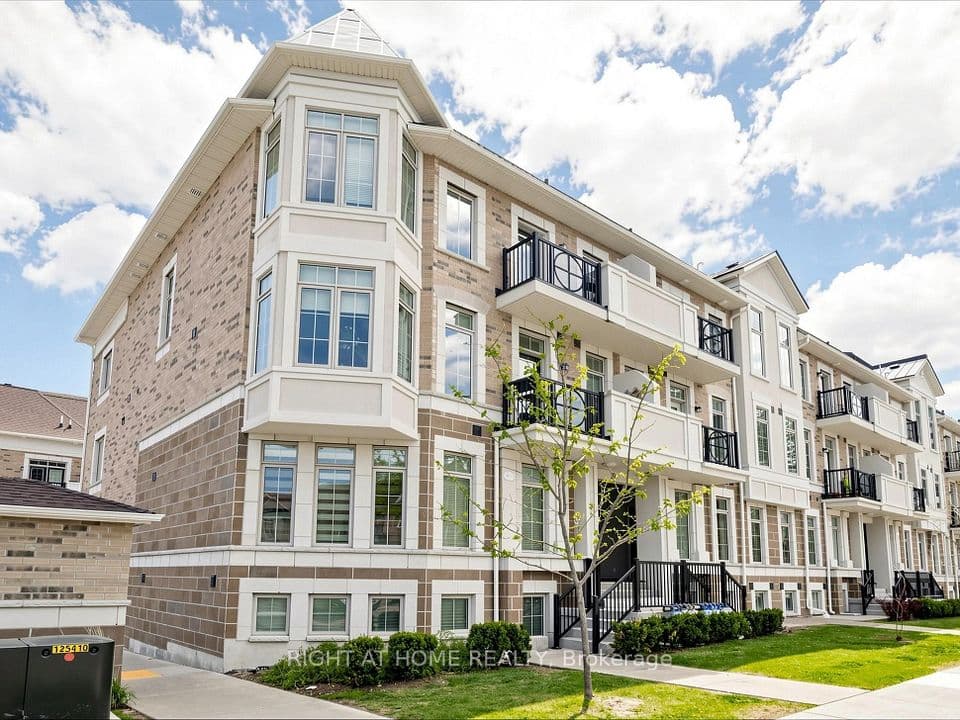 86 Preston Meadow Avenue 24, Mississauga, ON L4Z 0C8 – main photo