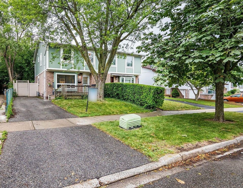 37 Salisbury Circle, Brampton, ON L6V 2Z4 – photo 3