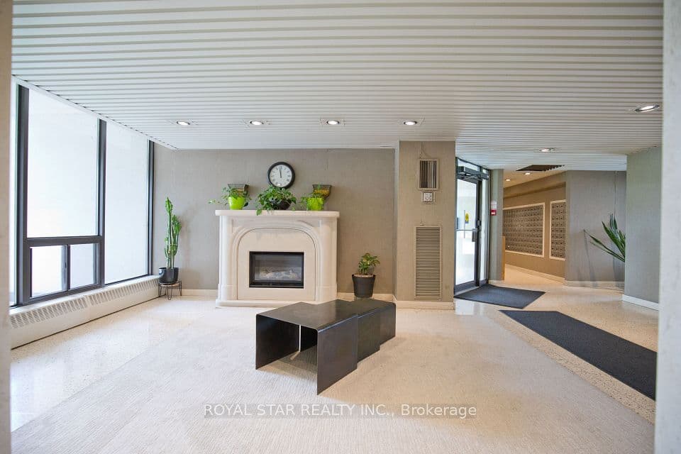 1535 Lakeshore Road E 1607, Mississauga, ON L5E 3E2 – photo 3
