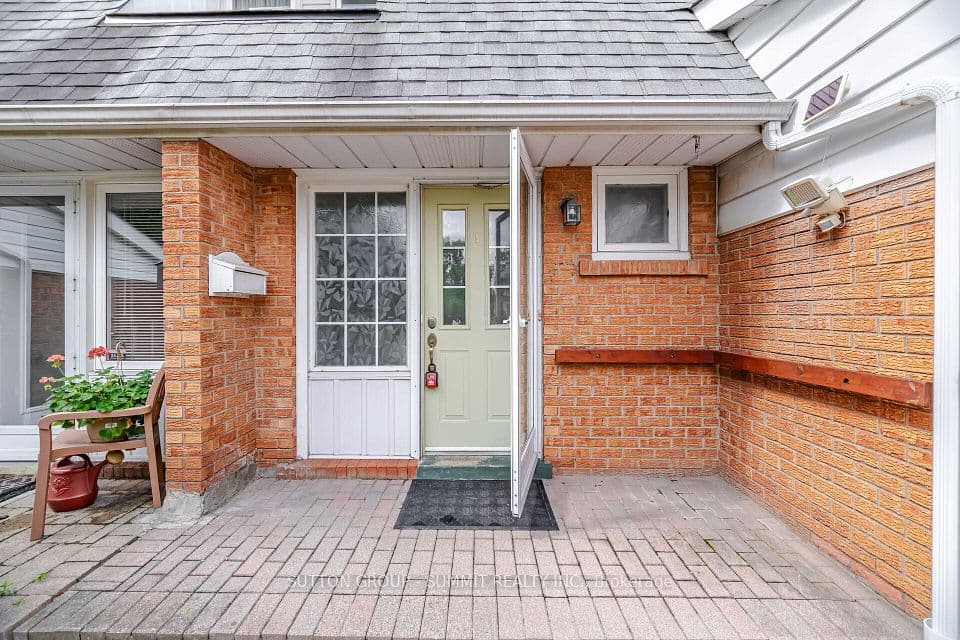 667 Green Meadow Crescent, Mississauga, ON L5A 2V3 – photo 3