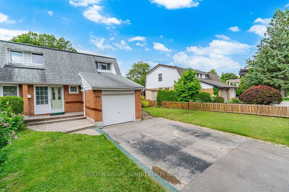 667 Green Meadow Crescent, Mississauga, ON L5A 2V3 – photo 2