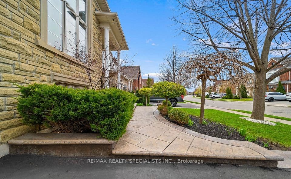 31 Saint Hubert Drive, Brampton, ON L6P 1W1 – photo 3