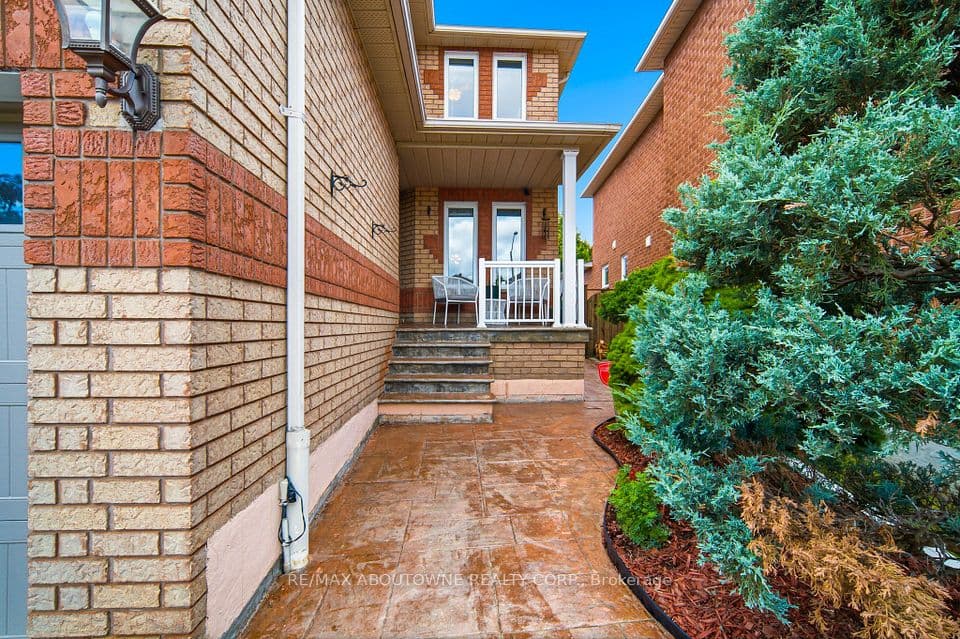 5184 Red Brush Drive, Mississauga, ON L4Z 3Z8 – photo 2