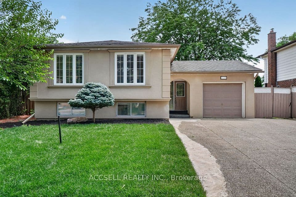 2446 Ventura Drive, Oakville, ON L6L 2H7 – main photo