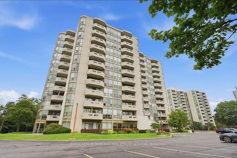 5090 Pinedale Avenue 204, Burlington, ON L7L 5V8 – main photo