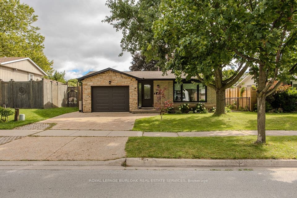 3128 Centennial Drive, Burlington, ON L7M 1B9 – main photo