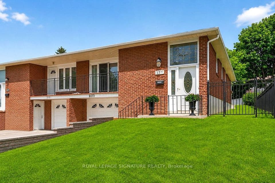 439 Ginger Downs, Mississauga, ON L5A 3A8 – main photo