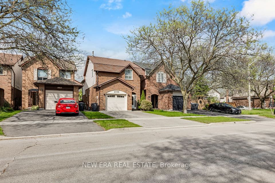 4059 Teakwood Drive, Mississauga, ON L5C 3L3 – photo 2