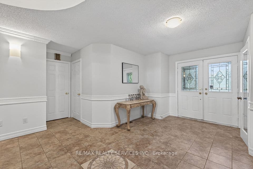 2069 Schoolmaster Circle, Oakville, ON L6M 3A1 – photo 3