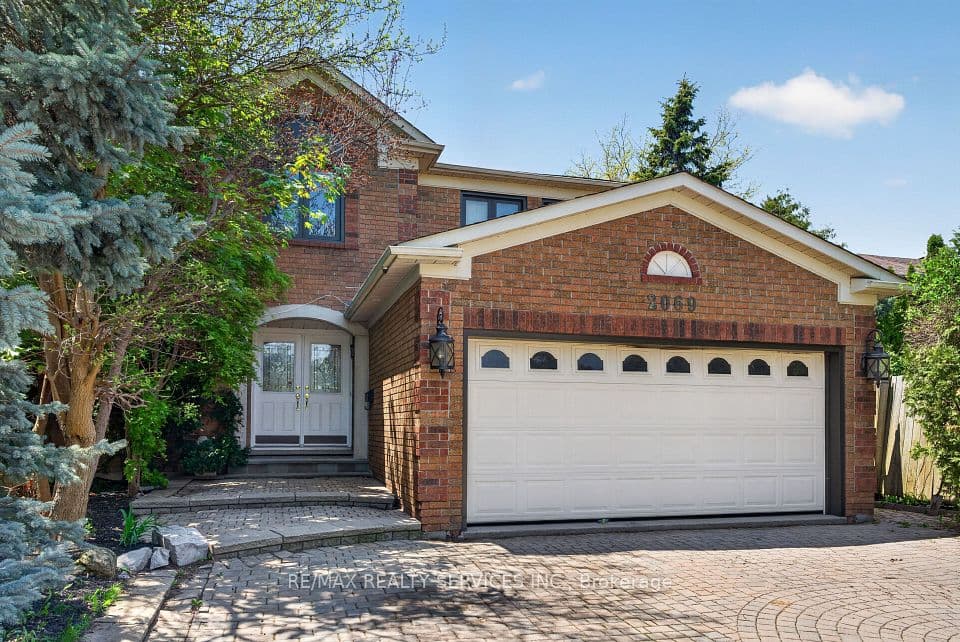 2069 Schoolmaster Circle, Oakville, ON L6M 3A1 – photo 2