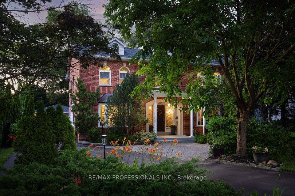106 Rathburn Road, Toronto, ON M9A 1R7 – main photo