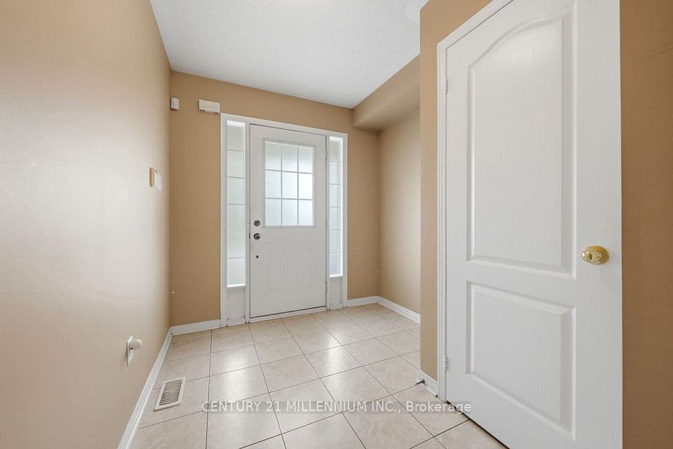 6399 Spinnaker Circle 6, Mississauga, ON L5W 1Z4 – photo 3