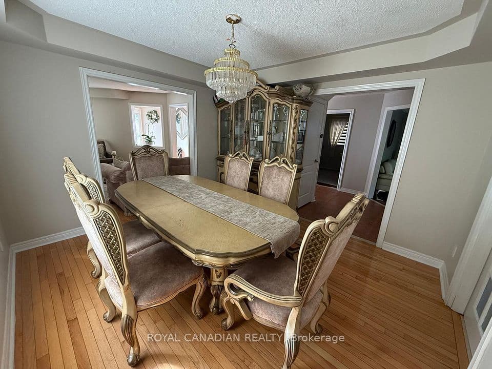 42 Cobblestone Court, Brampton, ON L6R 2S2 – photo 2