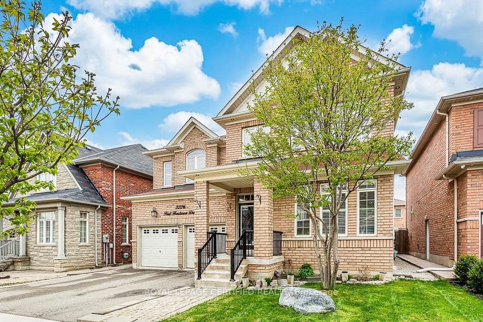 3226 Paul Henderson Drive, Mississauga, ON L5M 0H3 – photo 2